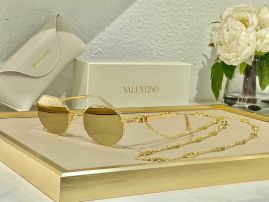 Picture of Valentino Sunglasses _SKUfw47394401fw